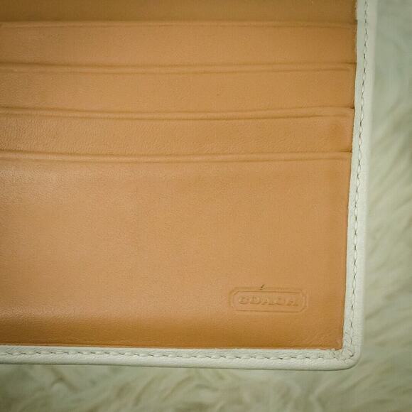 Coach White Tan Light Brown Leather Soho Pleated Trifold Continental Wallet - Picture 5 of 7